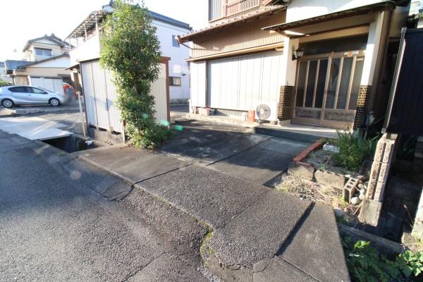 島田市御仮屋町の中古一戸建て(駐車場)