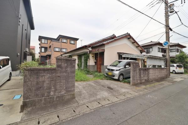 買い物しやすい立地 約86坪の角地