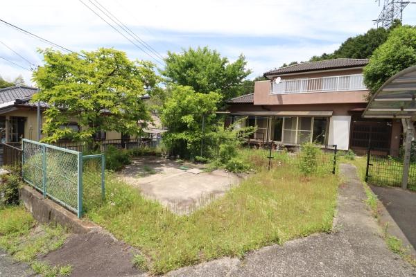 広々とした２Ｆバルコニーと庭が魅力の５部屋２階建て