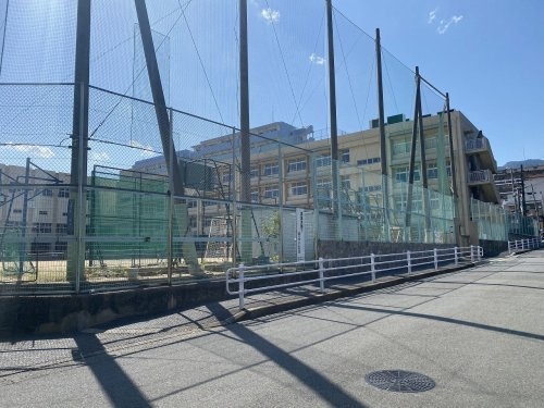 神戸市灘区琵琶町1丁目の中古一戸建て(神戸市立烏帽子中学校)