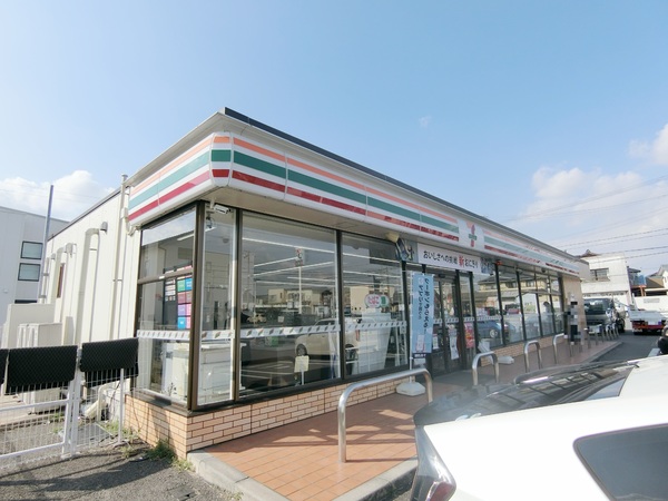 安城市桜井町７　A棟(セブンイレブン安城古井町店)