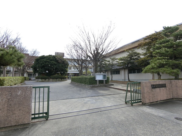 西尾市新渡場町第2 1号棟(西尾市立鶴城小学校)