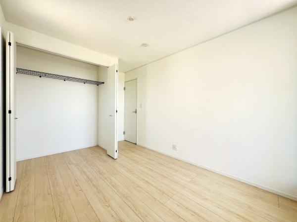 西尾市一色町松木島　第9　1号棟