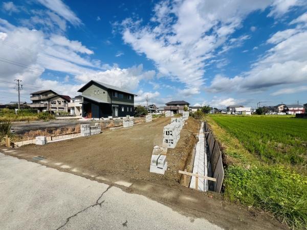 西尾市一色町松木島　第86　1号棟