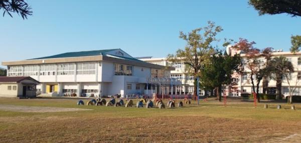 西都市大字右松の土地(西都市立妻南小学校)