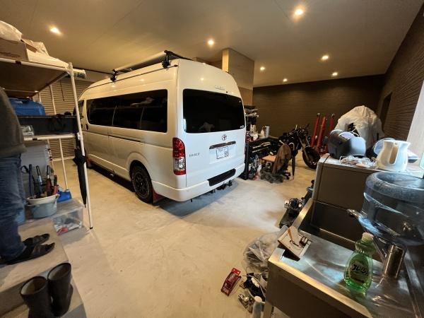本郷の築浅戸建　ガレージのある家