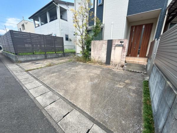 宮崎市大字郡司分の中古一戸建て(駐車場)