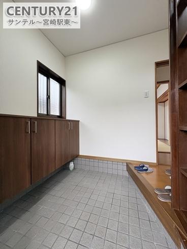 宮崎市生目台東4丁目の中古一戸建て(玄関)