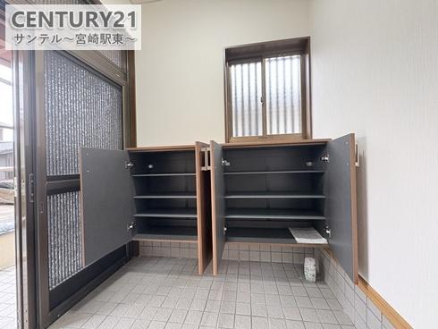 宮崎市生目台東4丁目の中古一戸建て(玄関)