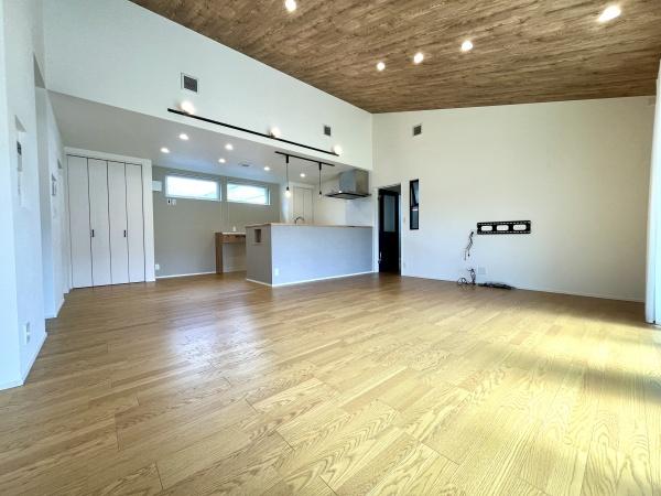 田野町築浅戸建て