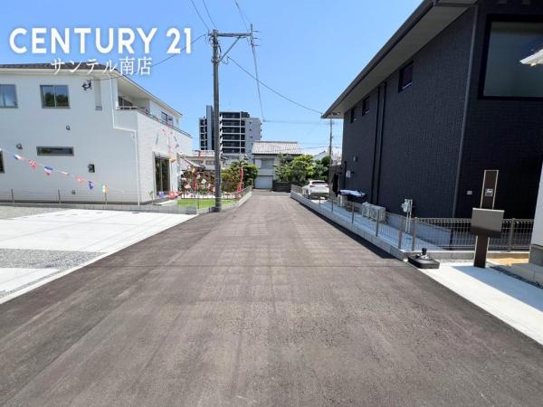 ハートフルタウン宮崎市太田1期-1号棟(前面道路含む現地写真)