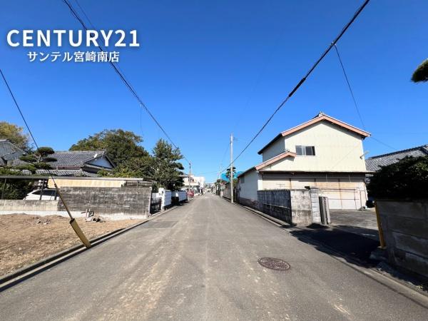ハートフルタウン宮崎市太田1期-1号棟(前面道路含む現地写真)