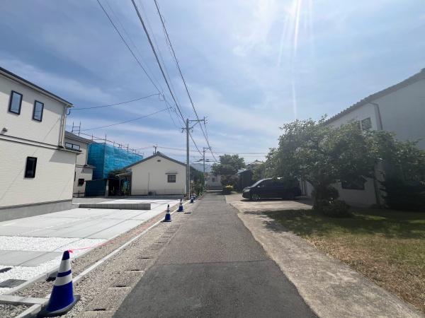 ハートフルタウン宮崎市熊野2期-D号棟(前面道路含む現地写真)