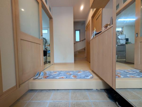 宮崎市生目台西3丁目の中古一戸建て(玄関)