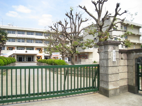 上尾市大字小泉の土地(上尾市立西小学校)