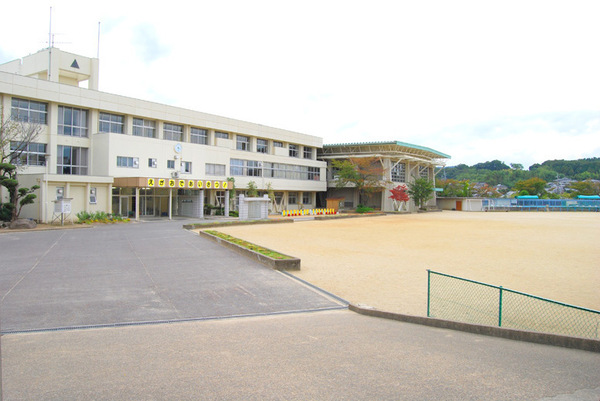 北葛城郡上牧町下牧2丁目の土地(上牧町立上牧第二小学校)