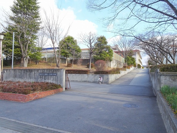 香芝市別所の土地(香芝市立真美ケ丘東小学校)