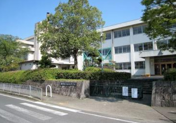 橿原市白橿町4丁目の土地(橿原市立白橿中学校)