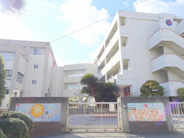 香芝市下田西２丁目の新築一戸建(香芝市立香芝中学校)