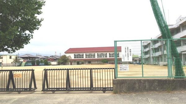 橿原市新賀町の土地(橿原市立耳成小学校)