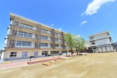 ローレルコート天理前栽現在改装中1480万円(天理市立前栽小学校)