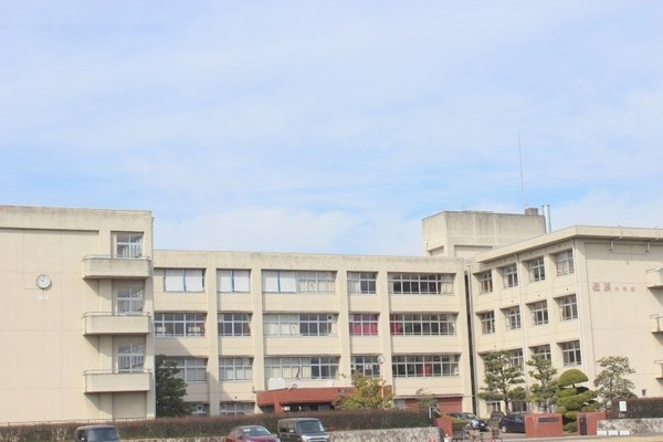 橿原市小槻町オール電化住宅・南向き・完成済み新築(橿原市立橿原中学校)