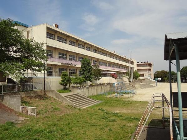 生駒郡三郷町信貴ケ丘３丁目の中古一戸建て(三郷町立三郷小学校)