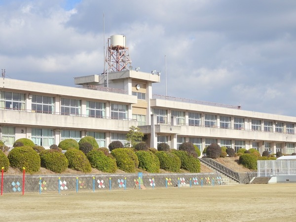 香芝市上中の土地(香芝市立関屋小学校)