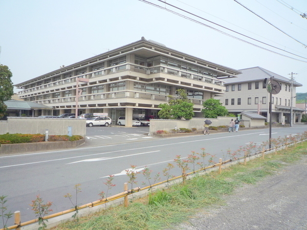 生駒郡斑鳩町法隆寺東1丁目の土地(斑鳩町役場)