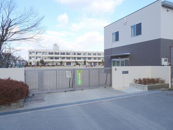 香芝市狐井の土地(香芝市立三和小学校)