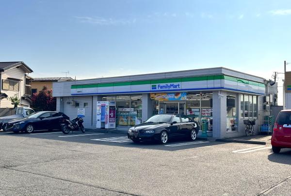 飯能市中山 全3棟 2号棟(ファミリーマート飯能青木店)