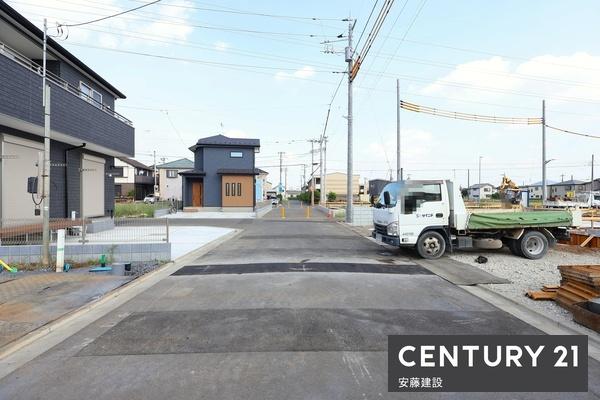 飯能市双柳第6 新築全11棟 2号棟(前面道路含む現地写真)