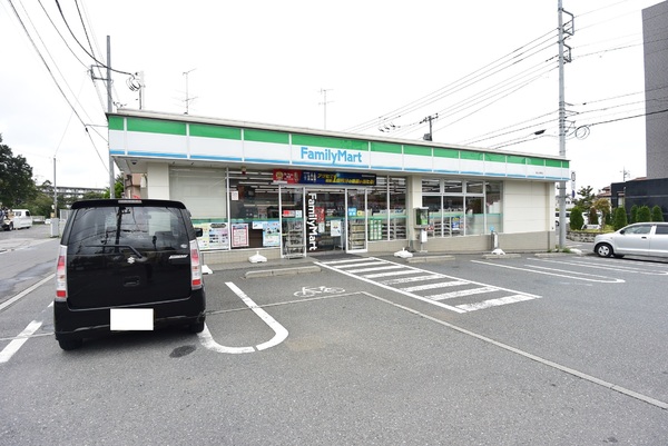 センチュリー入曽　２階(ファミリーマート狭山台南店)