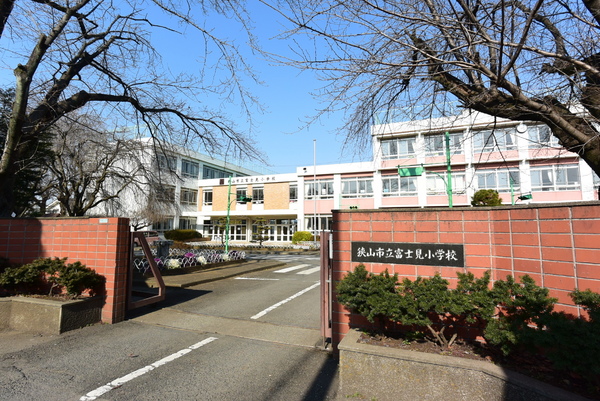 狭山市中央4丁目　新築全4棟　3号棟(狭山市立富士見小学校)