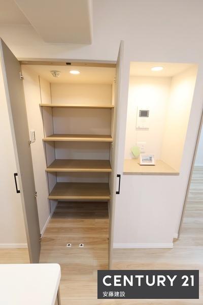 ハイラーク入間　２階角部屋