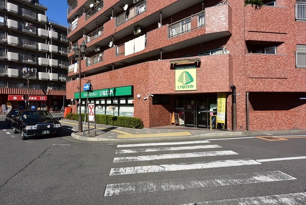 スプランドゥール新狭山　３階角部屋(いなげや新狭山駅前店)