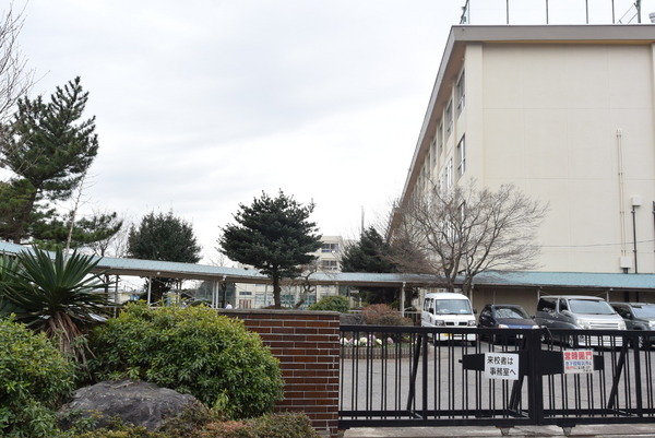 スプランドゥール新狭山　３階角部屋(狭山市立堀兼中学校)