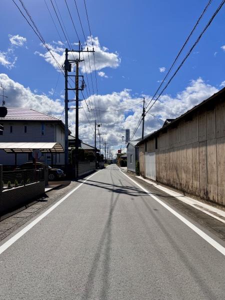 下妻市鯨の中古一戸建て(前面道路含む現地写真)