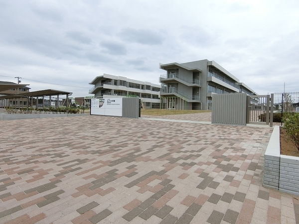 つくば市みどりの2期 2号棟(みどりの義務教育学校)