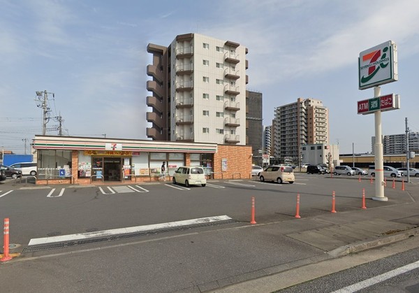 サンミットひたち野東ステーションフロント(セブンイレブン牛久ひたち野西3丁目店)