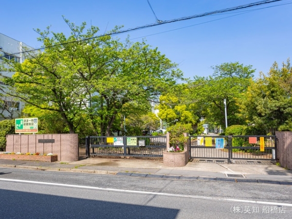 船橋市日の出1丁目の新築一戸建(船橋市立湊町小学校)