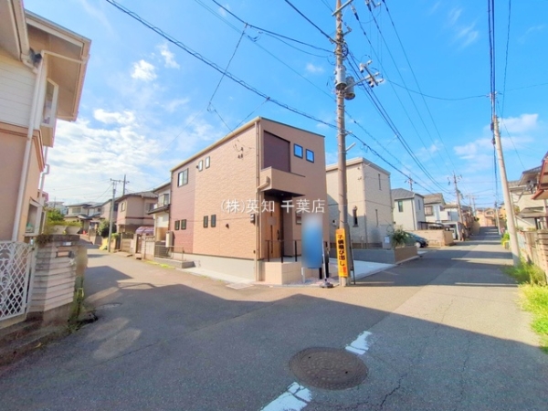 八千代市八千代台北16丁目の新築一戸建(前面道路含む現地写真)