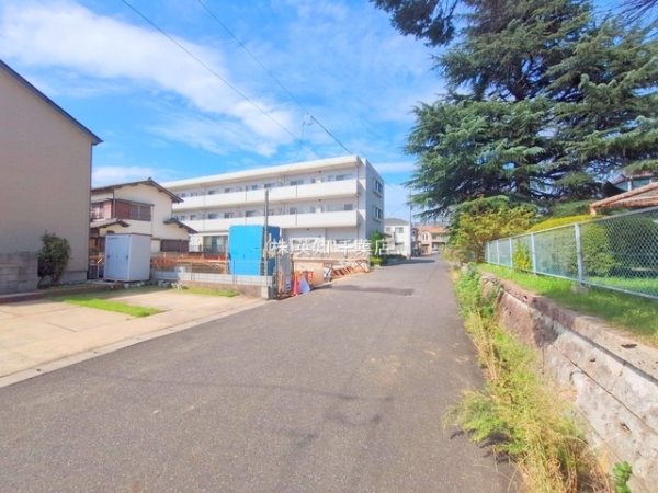 八千代市下市場1丁目の新築一戸建(前面道路含む現地写真)