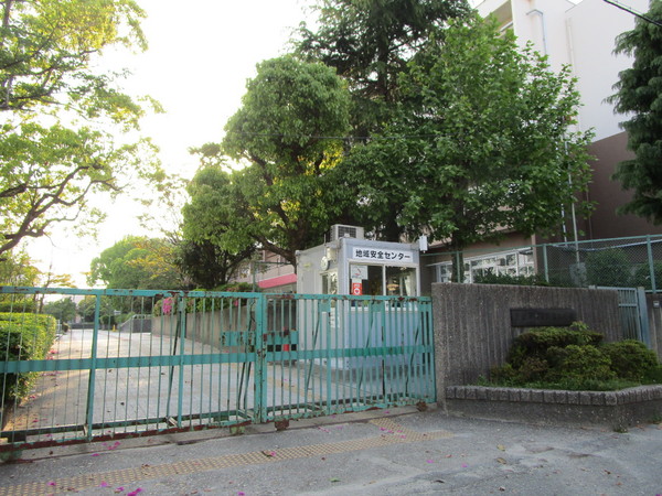 箕面市坊島4丁目の中古一戸建て(箕面市立萱野小学校)