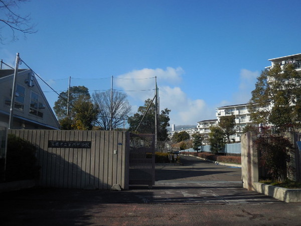 箕面市粟生外院４丁目の土地(箕面市立第六中学校)