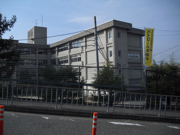 箕面市稲２丁目の新築一戸建(箕面市立第五中学校)