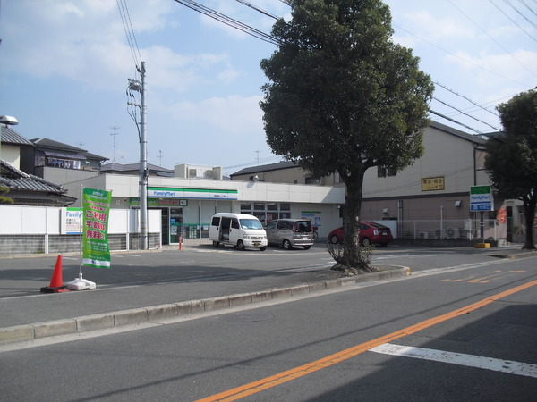 箕面市半町４丁目の中古一戸建て(ファミリーマート箕面半町店)