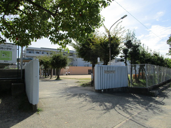 箕面市半町４丁目の中古一戸建て(箕面市立第三中学校)