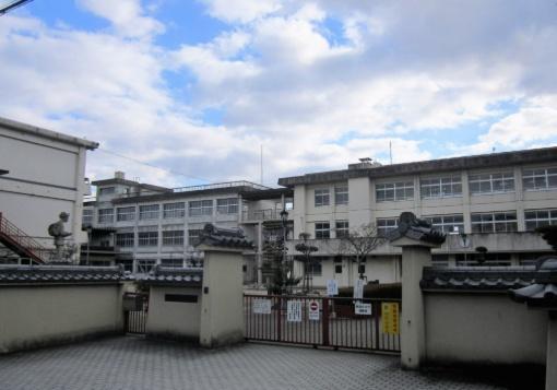 生駒郡斑鳩町龍田北１丁目の土地(斑鳩町立斑鳩小学校)