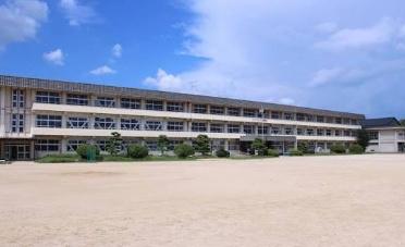 生駒郡斑鳩町龍田北１丁目の土地(斑鳩町立斑鳩中学校)